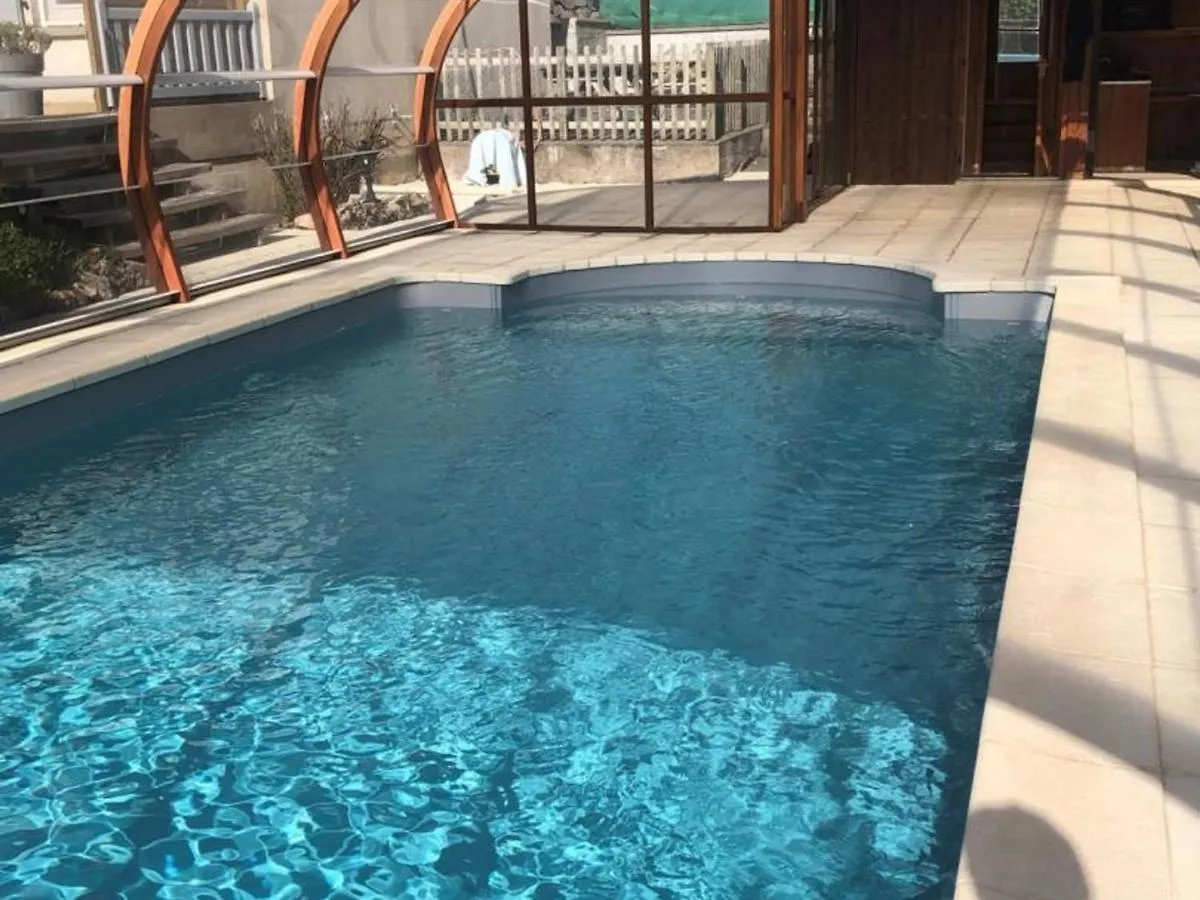 Holiday home Maison Calme Avec Piscine Privative Chauffee, 3 Chambres, Terrain Et Bbq, Proche Nature Et Randonnees - Fr-1-742-154 Allanche
