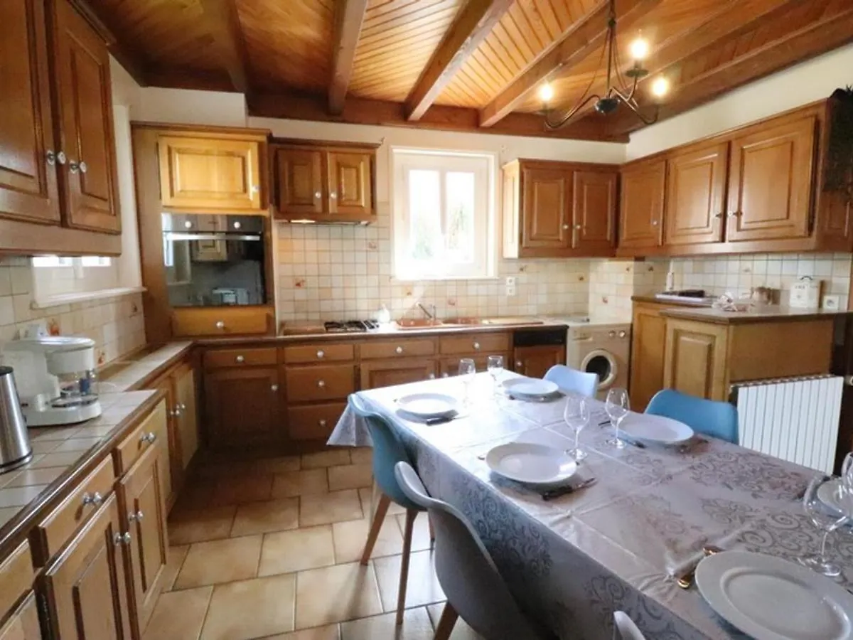 Maison Calme Avec Piscine Privative Chauffee, 3 Chambres, Terrain Et Bbq, Proche Nature Et Randonnees - Fr-1-742-154 Allanche