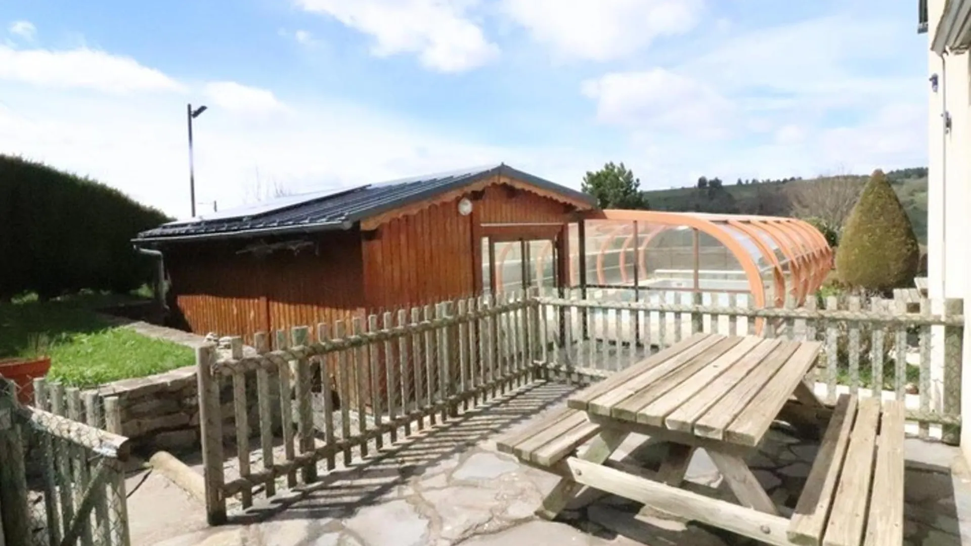 Maison Calme Avec Piscine Privative Chauffee, 3 Chambres, Terrain Et Bbq, Proche Nature Et Randonnees - Fr-1-742-154 Allanche 0*,  France